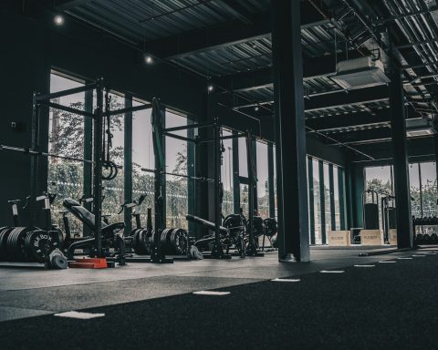 A large gym with a lot of machines